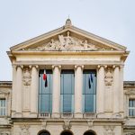 Façade d’un palais de justice français